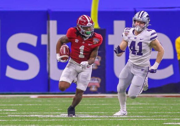 NEW ORLEANS, LA - DECEMBER 31: Alabama Crimson Tide running back Jahmyr Gibbs (1) runs during the Allstate Sugar Bowl between the Alabama Crimson Tide and the Kansas State Wildcats on December 31, 2022 at the Caesars Superdome in New Orleans, LA. (Photo by Chris McDill/Icon Sportswire via Getty Images)