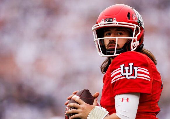 PASADENA, CA - JANUARY 02: Utah Utes quarterback Cameron Rising (7) drops back to pass during the Rose Bowl Game between the Penn State Nittany Lions and the Utah Utes on January 2, 2023 at the Rose Bowl Stadium in Pasadena, CA. (Photo by Ric Tapia/Icon Sportswire via Getty Images)