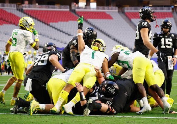GLENDALE, ARIZONA - JANUARY 02: Linebacker Noah Sewell #1 of the Oregon Ducks celebrates after a defensive stop on fourth down against the Iowa State Cyclones during the first half of the PlayStation Fiesta Bowl at State Farm Stadium on January 02, 2021 in Glendale, Arizona. (Photo by Christian Petersen/Getty Images)