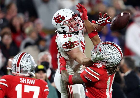 PASADENA, CALIFORNIA - JANUARY 01:Ronnie Hickman #14 of the Ohio State Buckeyes commits pass interference on Dalton Kincaid #86 of the Utah Utes during the fourth quarter in the Rose Bowl Game at the Rose Bowl Stadium on January 01, 2022 in Pasadena, California. (Photo by Sean M. Haffey/Getty Images)