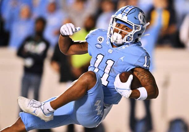 CHAPEL HILL, NORTH CAROLINA - OCTOBER 29: Josh Downs #11 of the North Carolina Tar Heels makes a touchdown catch against the Pittsburgh Panthers during the second half of their game at Kenan Memorial Stadium on October 29, 2022 in Chapel Hill, North Carolina. The Tar Heels won 42-24. (Photo by Grant Halverson/Getty Images)