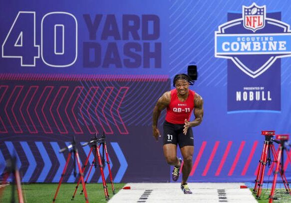 INDIANAPOLIS, INDIANA - MARCH 04: Quarterback Anthony Richardson of Florida participates in the 40-yard dash during the NFL Combine at Lucas Oil Stadium on March 04, 2023 in Indianapolis, Indiana. (Photo by Stacy Revere/Getty Images)