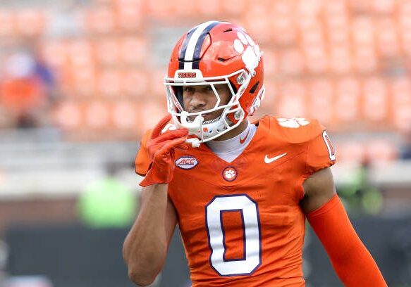 gettyimages-1663681119-612x612 CLEMSON, SC - SEPTEMBER 09: Clemson Tigers wide receiver Antonio Williams (0) during a college football game between the Charleston Southern Buccaneers and the Clemson Tigers on September 9, 2023, at Clemson Memorial Stadium in Clemson, S.C. (Photo by John Byrum/Icon Sportswire via Getty Images)