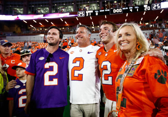 gettyimages-1804225694-612x612 CLEMSON, SOUTH CAROLINA - NOVEMBER 18: Cade Klubnik #2 of the Clemson Tigers poses for a photo with his family after defeating the North Carolina Tar Heels, 31-20, at Memorial Stadium on November 18, 2023 in Clemson, South Carolina. (Photo by Isaiah Vazquez/Getty Images)