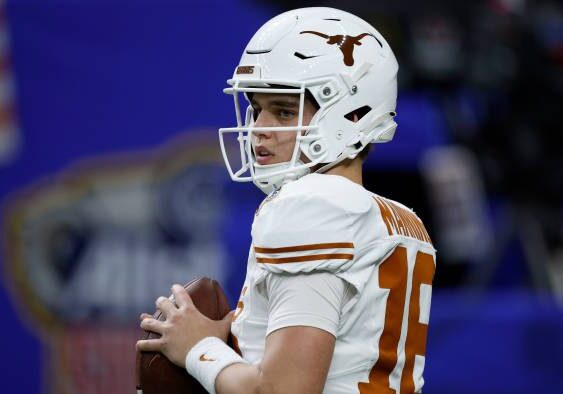 NEW ORLEANS, LOUISIANA - JANUARY 01: Arch Manning #16 of the Texas Longhorns warms up prior to playing against the Washington Huskies during the CFP Semifinal Allstate Sugar Bowl at Caesars Superdome on January 01, 2024 in New Orleans, Louisiana. (Photo by Chris Graythen/Getty Images)