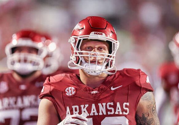 LITTLE ROCK, AR - AUGUST 29: Arkansas Razorbacks defensive lineman Landon Jackson (40) looks for defensive play signals during the game between the Arkansas Razorbacks and the UAPB Golden Lions on August 29, 2024, at War Memorial Stadium in Little Rock, Arkansas. (Photo by John Bunch/Icon Sportswire via Getty Images)