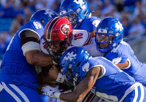 gettyimages-2170679440-612x612 LEXINGTON, KENTUCKY - SEPTEMBER 7: LaNorris Sellers #16 of the South Carolina Gamecocks runs the ball and is tackled by members of the Kentucky Wildcats defense at Kroger Field on September 7, 2024 in Lexington, Kentucky. (Photo by Michael Hickey/Getty Images)
