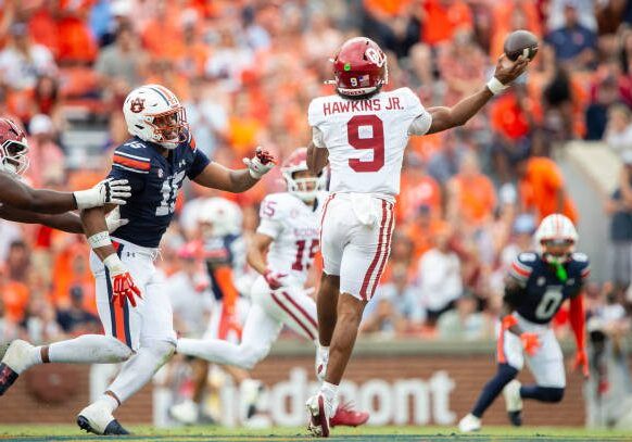gettyimages-2176029361-612x612 AUBURN, ALABAMA - SEPTEMBER 28: Quarterback Michael Hawkins Jr. #9 of the Oklahoma Sooners throws a pass in front of defensive end Keldric Faulk #15 of the Auburn Tigers at Jordan-Hare Stadium on September 28, 2024 in Auburn, Alabama. (Photo by Michael Chang/Getty Images)