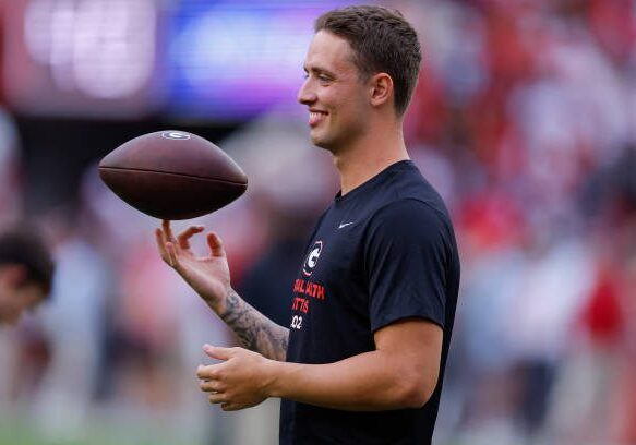 TUSCALOOSA, ALABAMA - SEPTEMBER 28: Carson Beck #15 of the Georgia Bulldogs warms up prior to the game against the Alabama Crimson Tide at Bryant-Denny Stadium on September 28, 2024 in Tuscaloosa, Alabama. (Photo by Todd Kirkland/Getty Images)