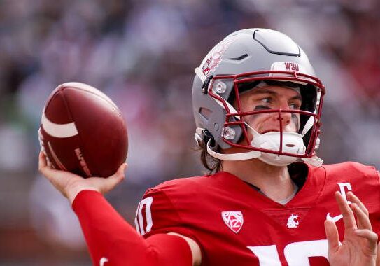 gettyimages-2178645157-612x612 PULLMAN, WA - OCTOBER 19: Washington State Cougars quarterback John Mateer (10) throws the ball on the sideline during a timeout during the game between the Hawaii Warriors and the Washington State Cougars on October 19, 2024, at Martin Stadium in Pullman, WA. (Photo by Oliver McKenna/Icon Sportswire via Getty Images)