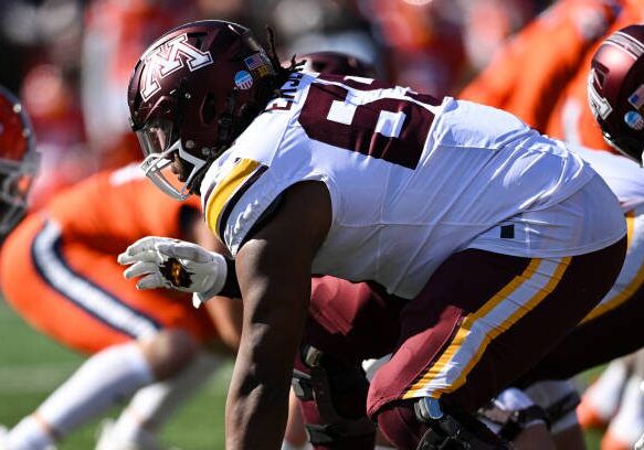 CHAMPAIGN, IL - NOVEMBER 02: Minnesota Golden Gophers OL Aireontae Ersery (69) during a college football game between the Minnesota Golden Gophers and Illinois Fighting Illini on November 2, 2024 at Memorial Stadium in Champaign, IL (Photo by James Black/Icon Sportswire via Getty Images)