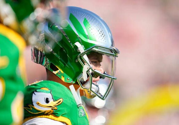 PASADENA, CALIFORNIA - JANUARY 1: Dillon Gabriel #8 of the Oregon Ducks warms up before the game against the Ohio State Buckeyes at Rose Bowl Stadium on January 1, 2025 in Pasadena, California. (Photo by CFP/Getty Images)