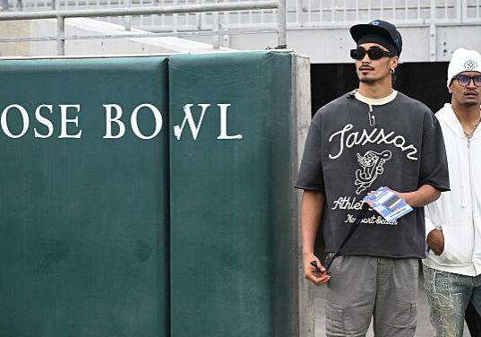 gettyimages-2212734430-612x612 Pasadena, CA - May 03: Quarterback Nico Iamaleava, left, of the UCLA Bruins with his brother Madden during the UCLA football spring practice at the Rose Bowl in Pasadena on Saturday, May 3, 2025.(Photo by Keith Birmingham/MediaNews Group/Pasadena Star-News via Getty Images)