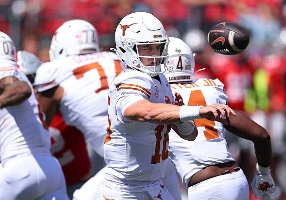 gettyimages-2232885974-612x612 COLUMBUS, OHIO - AUGUST 30: Arch Manning #16 of the Texas Longhorns throws a first half pass while playing the Ohio State Buckeyes at Ohio Stadium on August 30, 2025 in Columbus, Ohio. (Photo by Gregory Shamus/Getty Images)