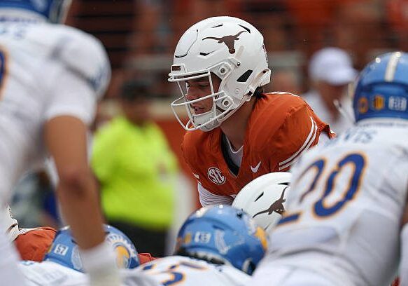 gettyimages-2233747271-612x612 AUSTIN, TX - SEPTEMBER 06: Quarterback Arch Manning #16 of the Texas Longhorns under center before a snap during the college football game between Texas Longhorns and San Jose State Spartans on September 6, 2025, at Darrell K Royal - Texas Memorial Stadium in Austin, TX. (Photo by David Buono/Icon Sportswire via Getty Images)