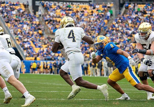 PITTSBURGH, PA - NOVEMBER 15: Notre Dame Fighting Irish running back Jeremiyah Love (4) carries the football during the third quarter of the college football game between the Notre Dame Fighting Irish and Pittsburgh Panthers on November 15, 2025, at Acrisure Stadium in Pittsburgh, PA. (Photo by Frank Jansky/Icon Sportswire via Getty Images)