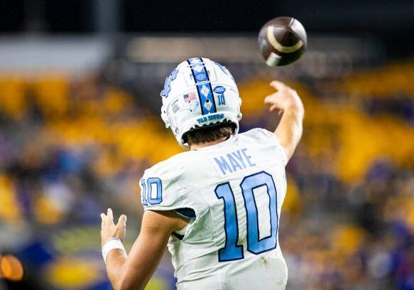 PITTSBURGH, PA - SEPTEMBER 23: North Carolina Tar Heels quarterback Drake Maye (10) throws a pass during the college football game between the North Carolina Tar Heels and Pittsburgh Panthers on September 23, 2023 at Acrisure Stadium in Pittsburgh, PA. (Photo by Mark Alberti/Icon Sportswire via Getty Images)